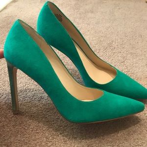 Never wear! Only worn once!